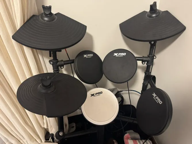 Bateria eletrônica x-pro com banqueta com baqueta / tudo no estado seminovo