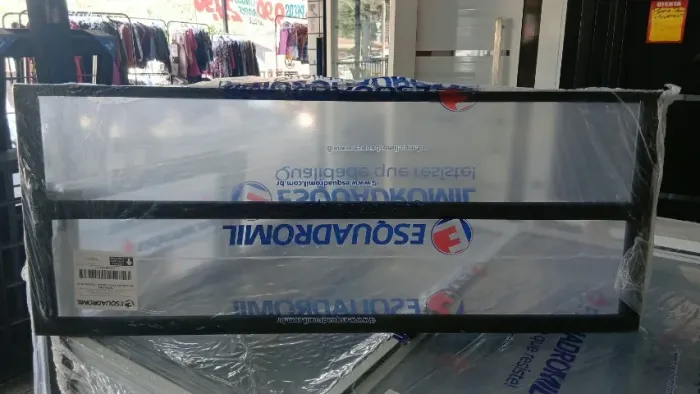 Basculante aluminio com vidro branca ou preta 1.0x40 a vista R$399,90