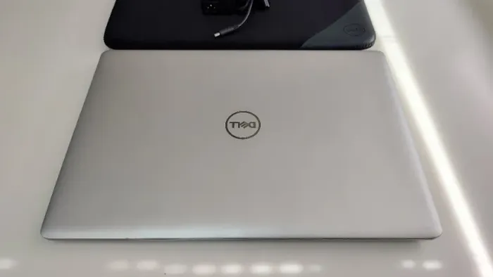 Notebook Dell Inspiron 5570 | Core i7 | Vídeo dedicada AMD | Tela 15,6? Full HD | SSD