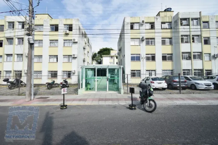 Apartamento com 2 quartos para alugar por R$ 1950.00, 49.70 m2 - ESTREITO - FLORIANOPOLIS/