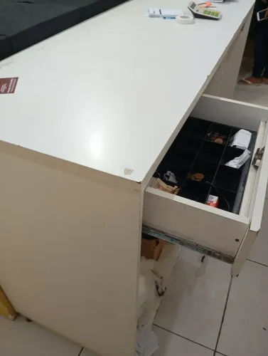 Balcão grande com gaveta e caixa incluso