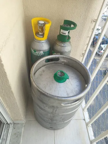 Vendo Kit barril de chopp e dois cilindros