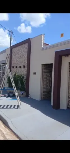 Construções, reformas, e acabamentos.