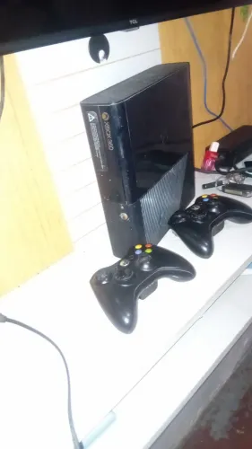 Xbox 360 desbloqueado mas de 202 jogos dois controles original funcionando perfeitamente