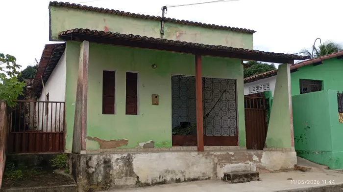 Vende-se casa em Brejinho/RN. No centro, próximo a farmácias, hospital, mercados e etc.