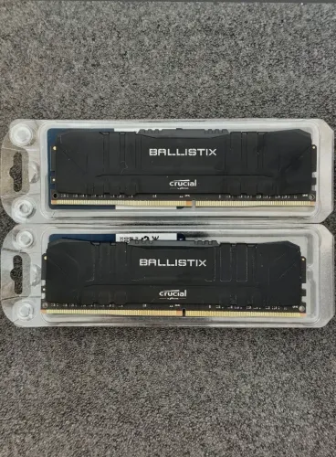 Memória RAM Kit 16GB (2x8GB) Crucial Ballistix DDR4 3000MHz CL15 - Excelente Estado 
