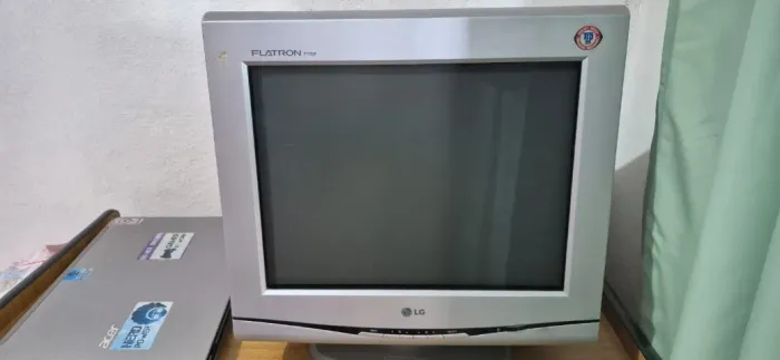Monitor de TUBO LG Flatron F700P