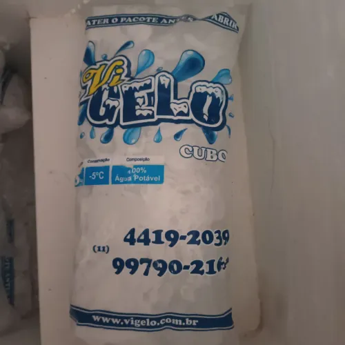 Vende 45 sacos de gelo no precinho