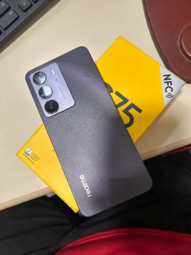 Celular Caixa e Carregador (Realme C75)