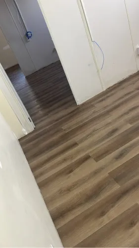 Piso vinílico aplicador