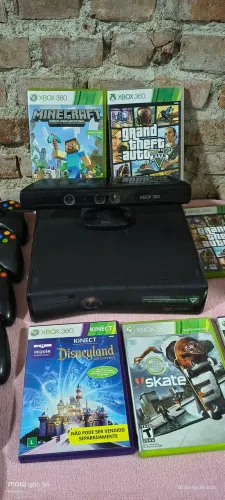Xbox 360 bloqueado com NF e jogos originais Kinect e 6 controles e 11jogos 