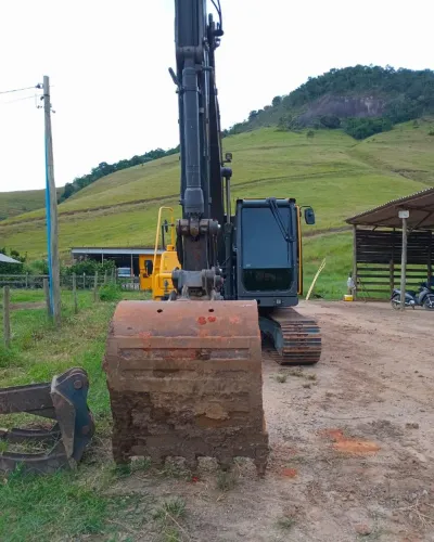 ESCAVADEIRA HIDRÁULICA VOLVO 