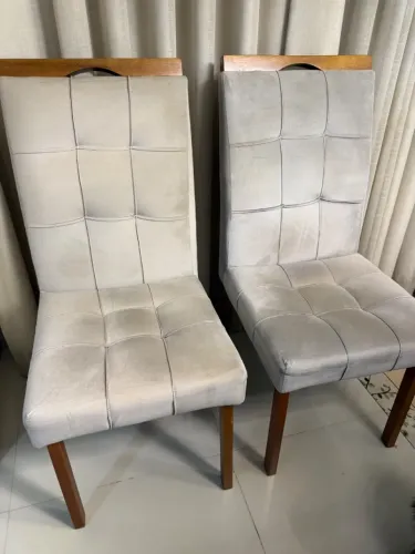 Cadeira de Jantar Estofada Bege com Pés de Madeira - Elegante