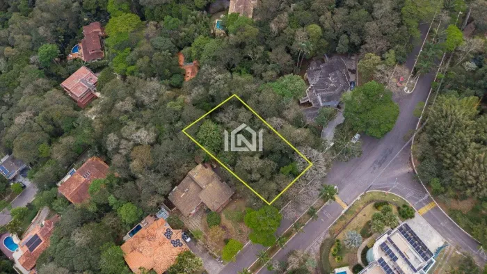 Terreno à venda no condomínio Forest Hills
