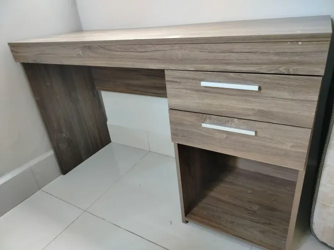 Escrivaninha duas gavetas