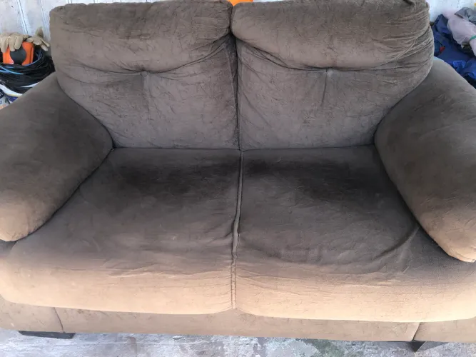 Vendo um Sofa, de dois lugares.