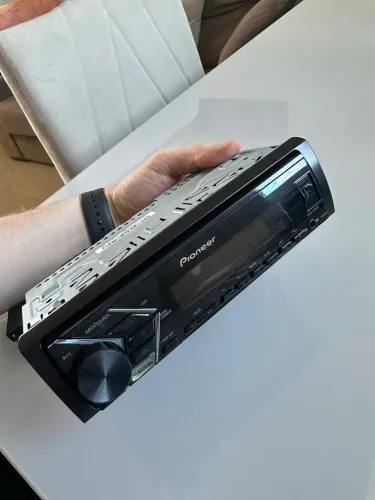 Vendo Pioneer MVH-S108UI