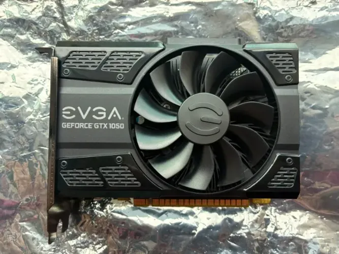 Placa de video GTX 1050 2gb Evga