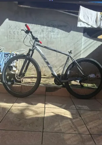 Troco gts semi nova, vem no brick iphone 11 pra cima ou bicicleta melhor 