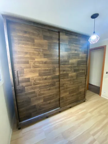 Guarda-Roupa MDF 2,30m | Usado | Cor Nogueira Rústica | Excelente Estado