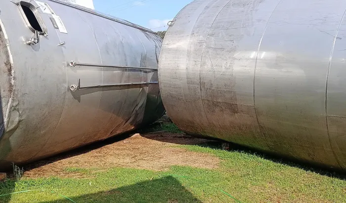 Vendo Máquinas de Envase e Tanques para Espumantes e vinho.