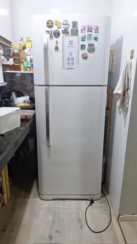 VENDO GELADEIRA ELECTROLUX DUPLEX 430L - PARA CONSERTO