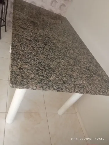 Mesa em granito para 6 cadeiras