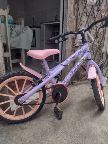 Bicicleta infantil para menina.