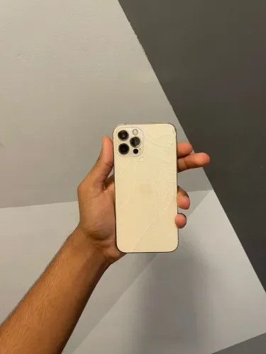 iPhone 12 Pro zero, apenas fundo trincado