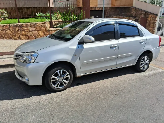 Toyota Etios XS Sedan 1.5 Flex 16V 4P Mec. 2014