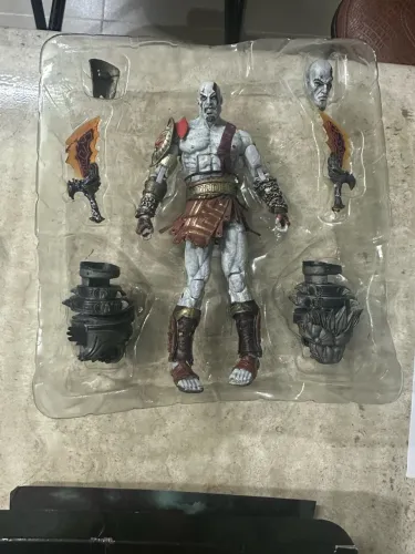 boneco kratos articulado.