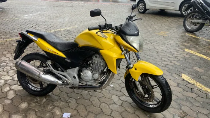 Cb300R amarelo 2012