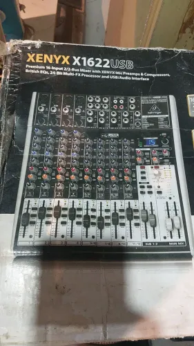 Mesa de som Behringer Xenyx X-1622 