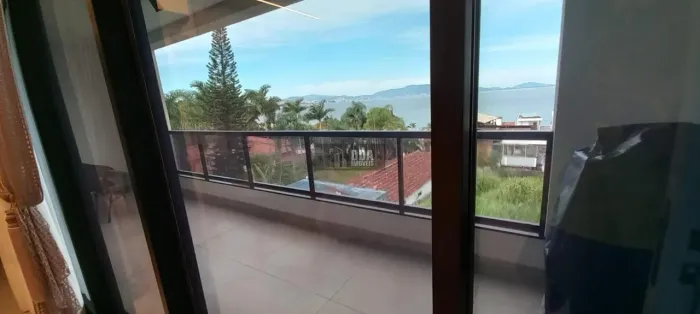 Espetacular casa de cinema , na Ponta de Baixo, vista mar.