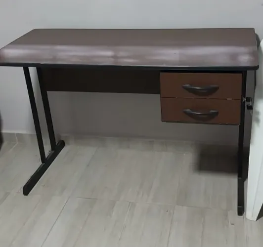 MESA ESCRITORIO COM 2 GAVETAS
