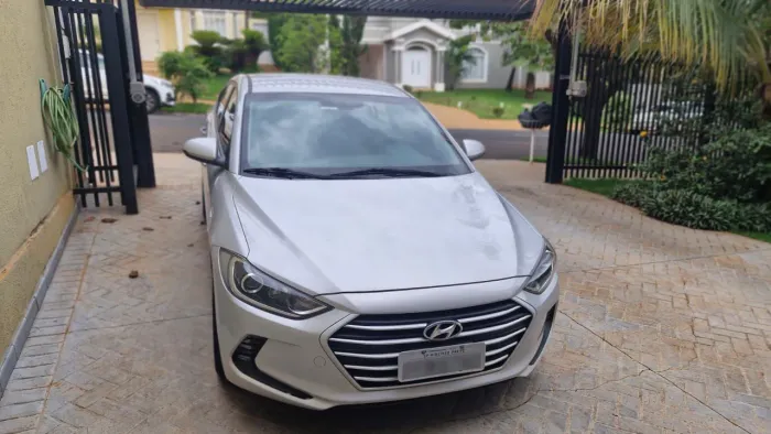 Hyundai Elantra 2.0 16V Flex Aut. 2017