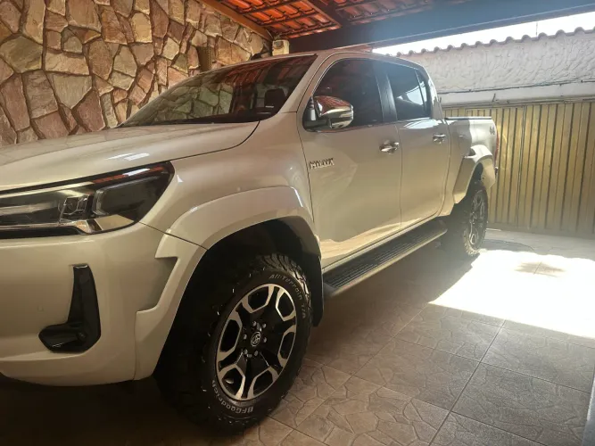 Toyota Hilux CD SRX Plus 4X4 2.8 TDI Die. Aut. 2024