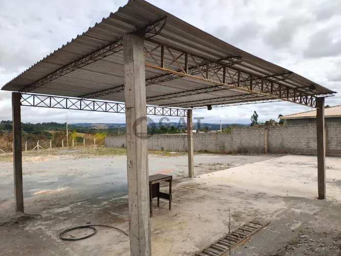 Terreno Comercial para Locação de 2.000m² na Estrada do Barreiro, Piedade-SP: Oportunidade