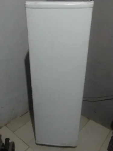 Vendo uma geladeira palito funcionando perfeitamente
