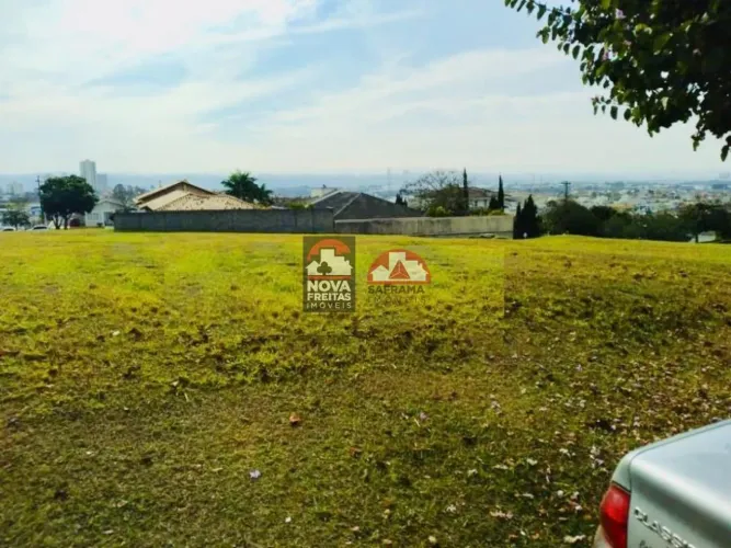 Terreno Padrão em Condomínio em Jacareí