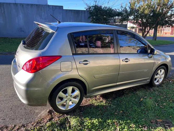 Nissan Tiida SL 1.8/1.8 Flex 16V Mec. 2013
