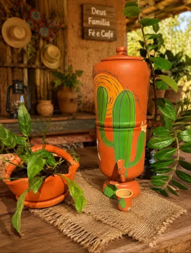 Filtro de barro pintado a mão