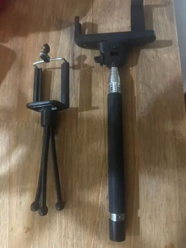 Tripé e pau de selfie