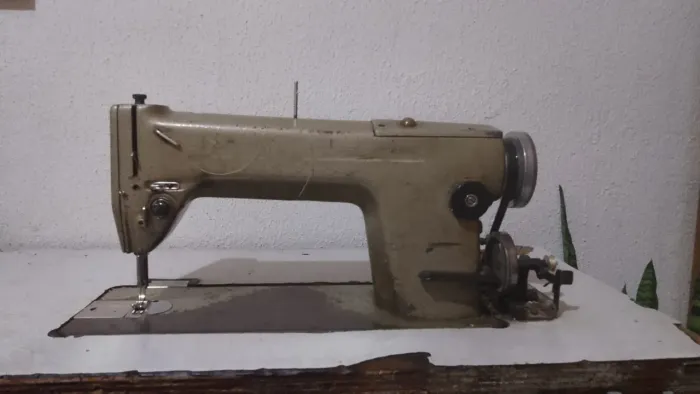 Máquina de Costura Reta Industrial 