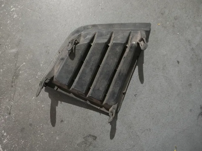 Moldura Grade Farol Milha Corolla 2015 2016 2017 Sem Furo lado esquerdo.
