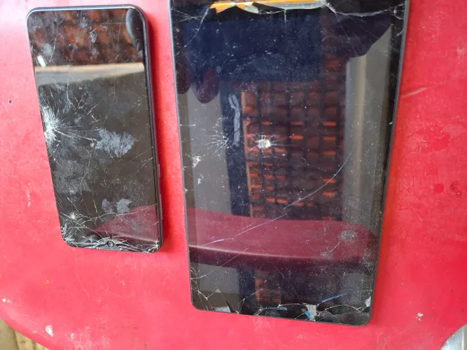 Vendo um tablet,e um celular para retirada de peças