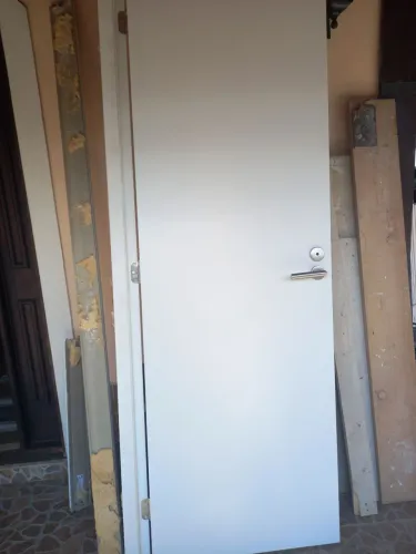 Vendo porta de banheiro ou área de serviço  de 70 Branca. 