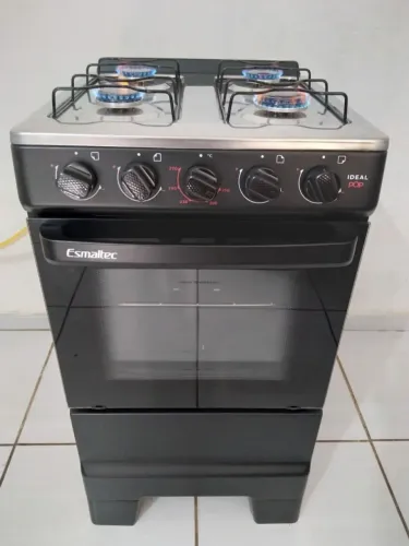 Vendo fogão " ESMALTEC " EM ESTADO DE NOVO " O FORNO ESTÁ NOVO "