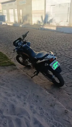 Moto xre 2010 em dias