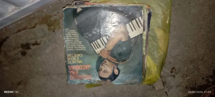 Vendo coleção de disco de vinil preço a combinar